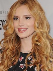 Bella Thorne nude .